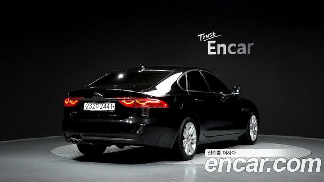 Jaguar XF 2017 thumb 3