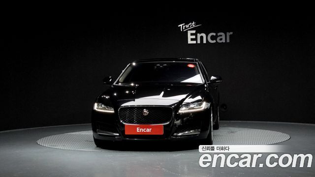 Jaguar XF 2017 thumb 4