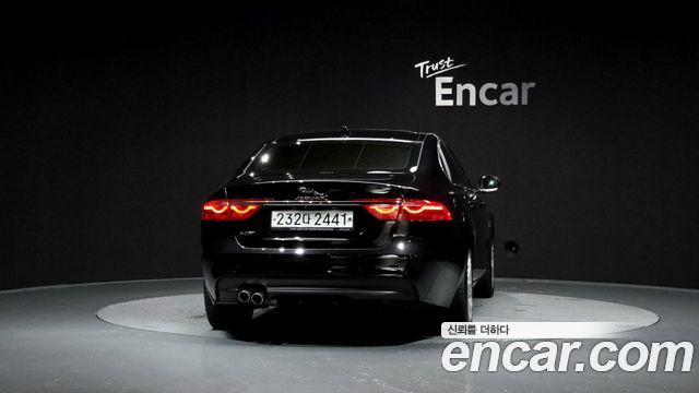 Jaguar XF 2017 thumb 5