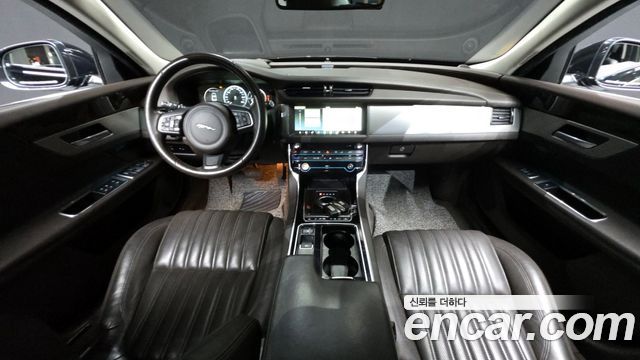 Jaguar XF 2017 thumb 8