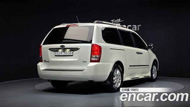 Kia Carnival 2010 thumb 3