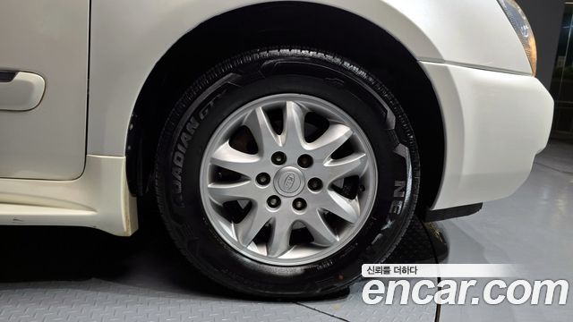 Kia Carnival 2010 thumb 6