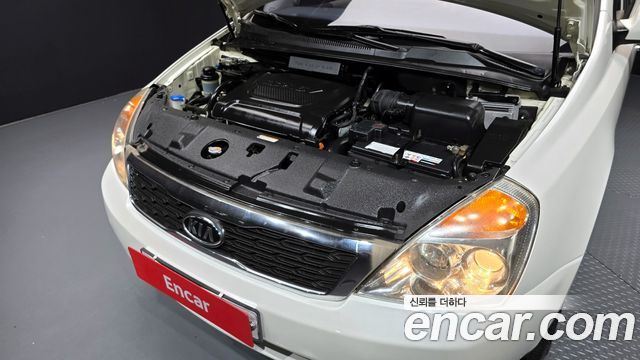 Kia Carnival 2010 thumb 7