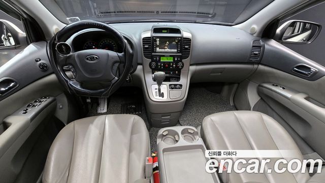 Kia Carnival 2010 thumb 8