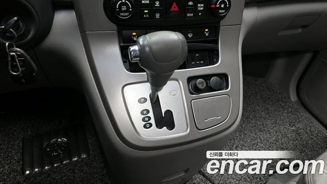 Kia Carnival 2010 thumb 10