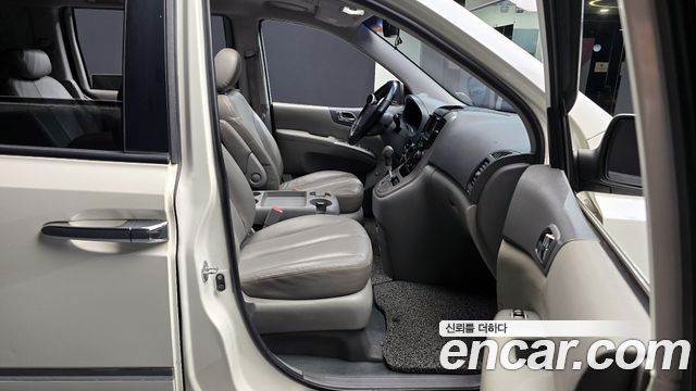 Kia Carnival 2010 thumb 11