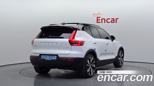 Volvo XC40 2022 thumb 3