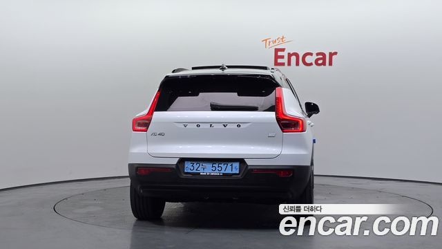 Volvo XC40 2022 thumb 5