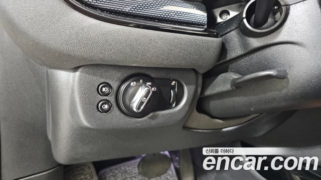 Mini Clubman 2017 thumb 11
