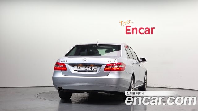 Mercedes-Benz E-Class 2011 thumb 4