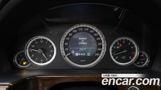Mercedes-Benz E-Class 2011 thumb 8