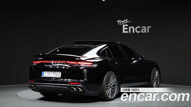 Porsche Panamera 2021 thumb 3