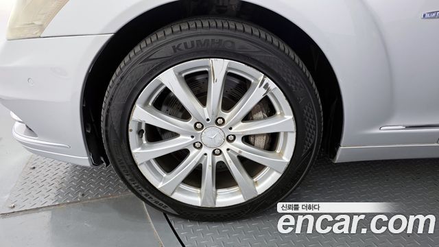 Mercedes-Benz S-Class 2011 thumb 6