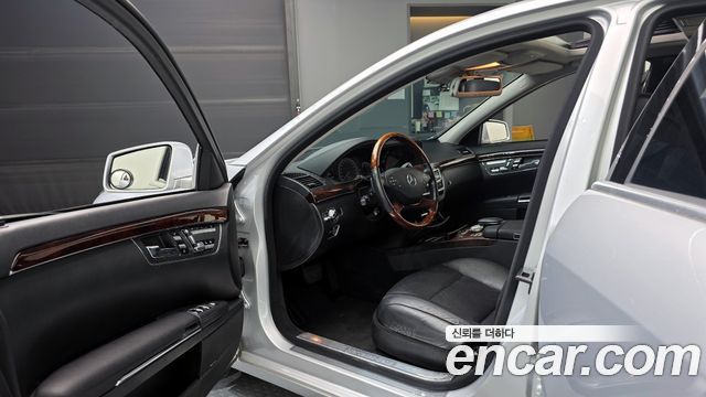 Mercedes-Benz S-Class 2011 thumb 11