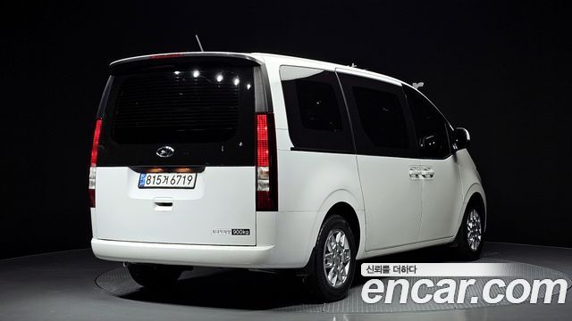 Hyundai Staria 2024 thumb 3