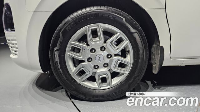 Hyundai Staria 2024 thumb 6
