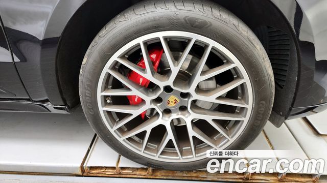 Porsche Macan 2021 thumb 5