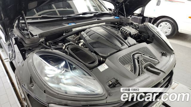 Porsche Macan 2021 thumb 6