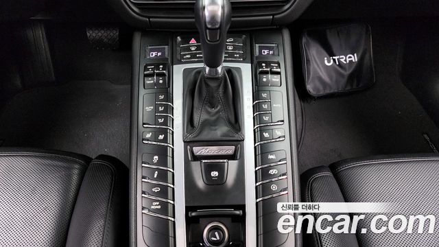 Porsche Macan 2021 thumb 9
