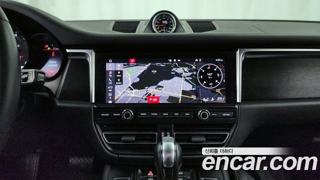 Porsche Macan 2021 thumb 12