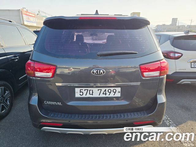 Kia Carnival 2017 thumb 4