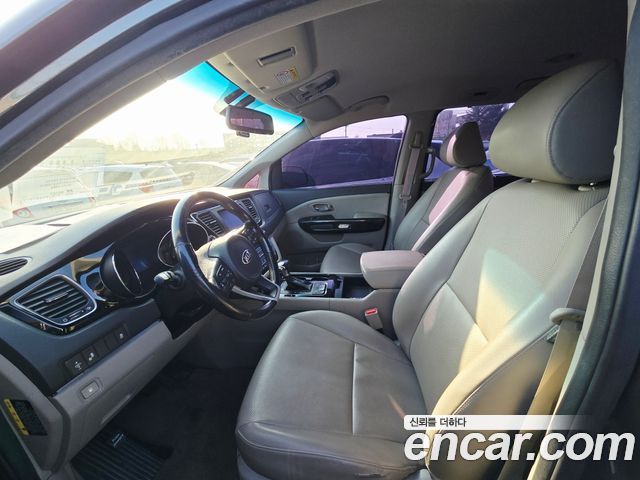 Kia Carnival 2017 thumb 5
