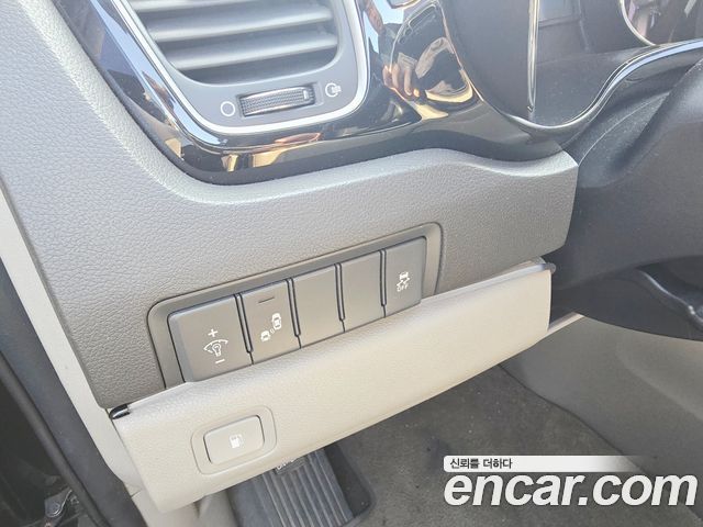 Kia Carnival 2017 thumb 6