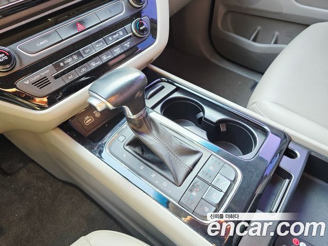 Kia Carnival 2017 thumb 9