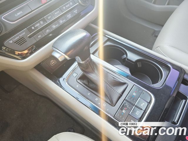 Kia Carnival 2017 thumb 10