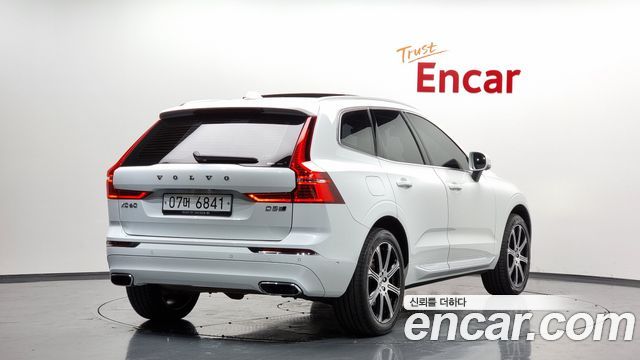Volvo XC60 2019 thumb 3