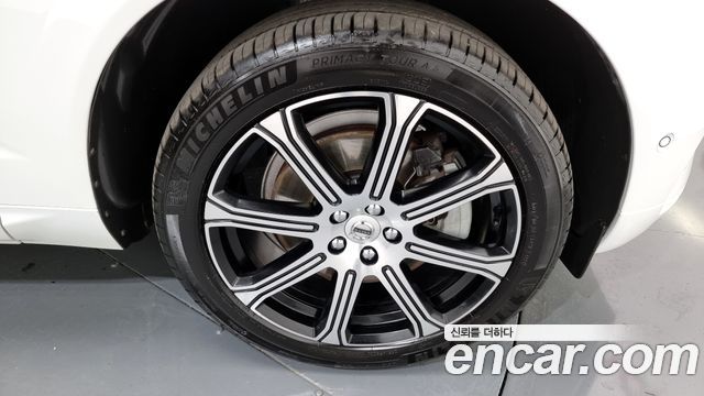 Volvo XC60 2019 thumb 5