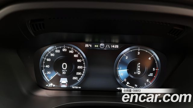 Volvo XC60 2019 thumb 8