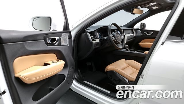 Volvo XC60 2019 thumb 10