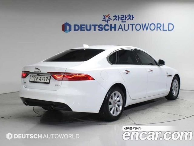 Jaguar XF 2017 thumb 3