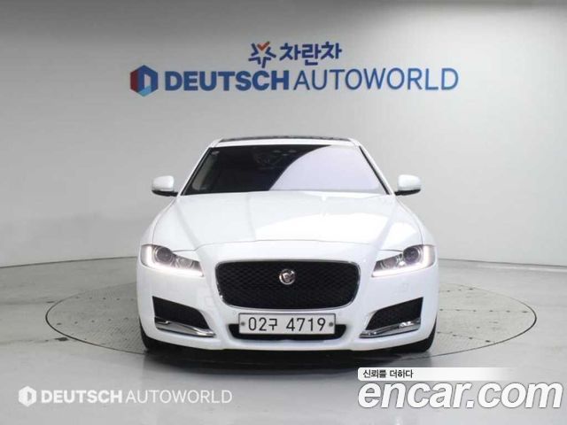 Jaguar XF 2017 thumb 4