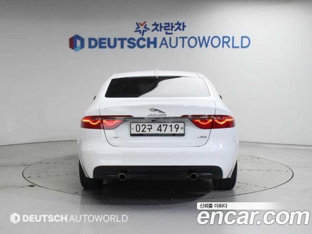 Jaguar XF 2017 thumb 5