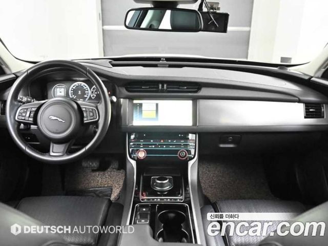Jaguar XF 2017 thumb 8
