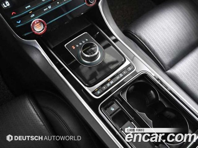 Jaguar XF 2017 thumb 9