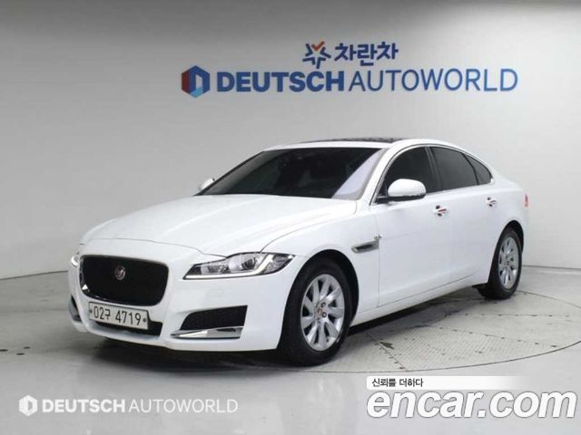 Jaguar XF 2017 thumb 12