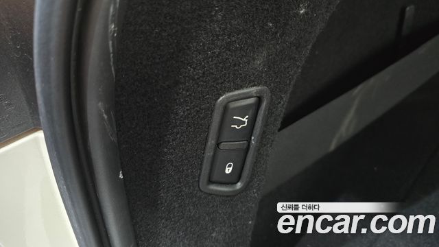 Maserati Levante 2016 thumb 12