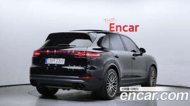 Porsche Cayenne 2023 thumb 3
