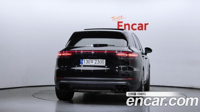 Porsche Cayenne 2023 thumb 4