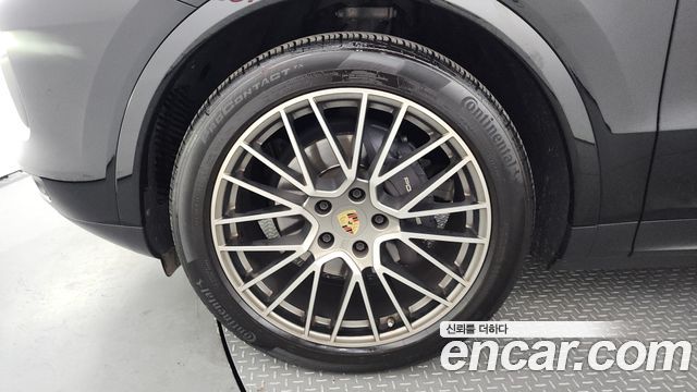 Porsche Cayenne 2023 thumb 5