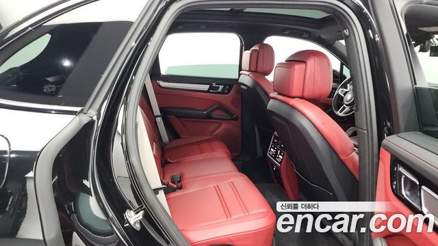 Porsche Cayenne 2023 thumb 12