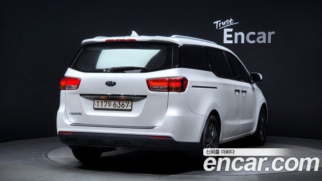 Kia Carnival 2019 thumb 3
