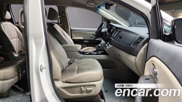 Kia Carnival 2019 thumb 11