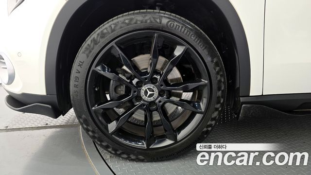 Mercedes-Benz GLA 2018 thumb 6