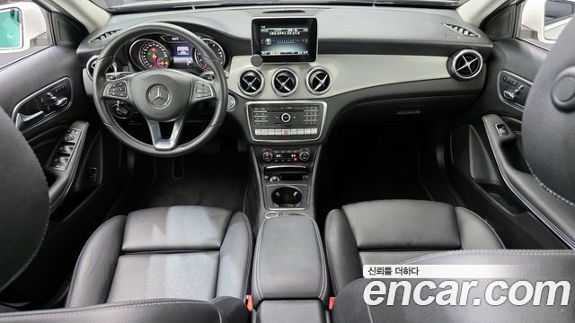 Mercedes-Benz GLA 2018 thumb 8