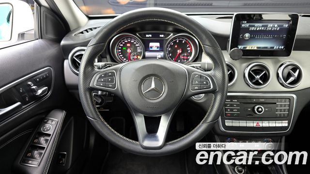 Mercedes-Benz GLA 2018 thumb 11