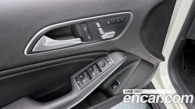 Mercedes-Benz GLA 2018 thumb 12
